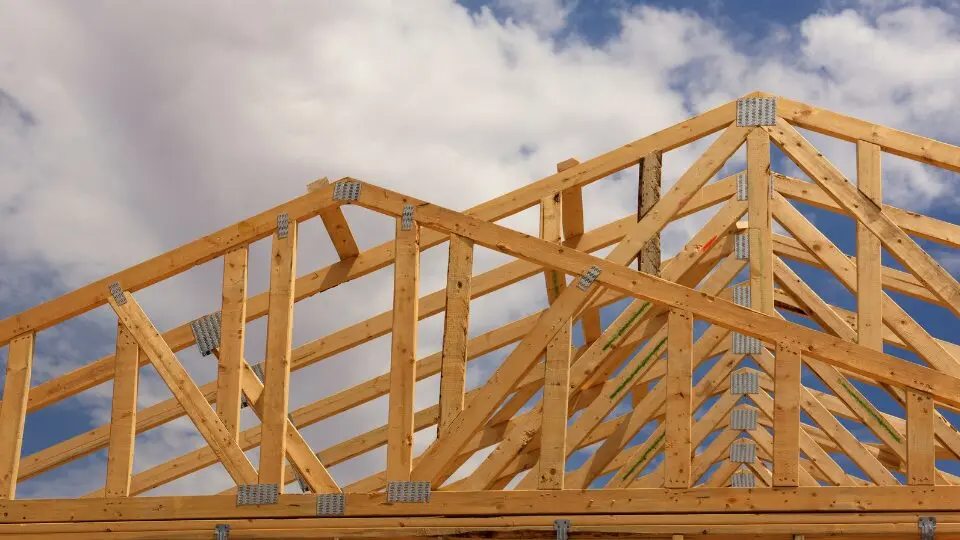 Neuer Dachstuhl aus Holz