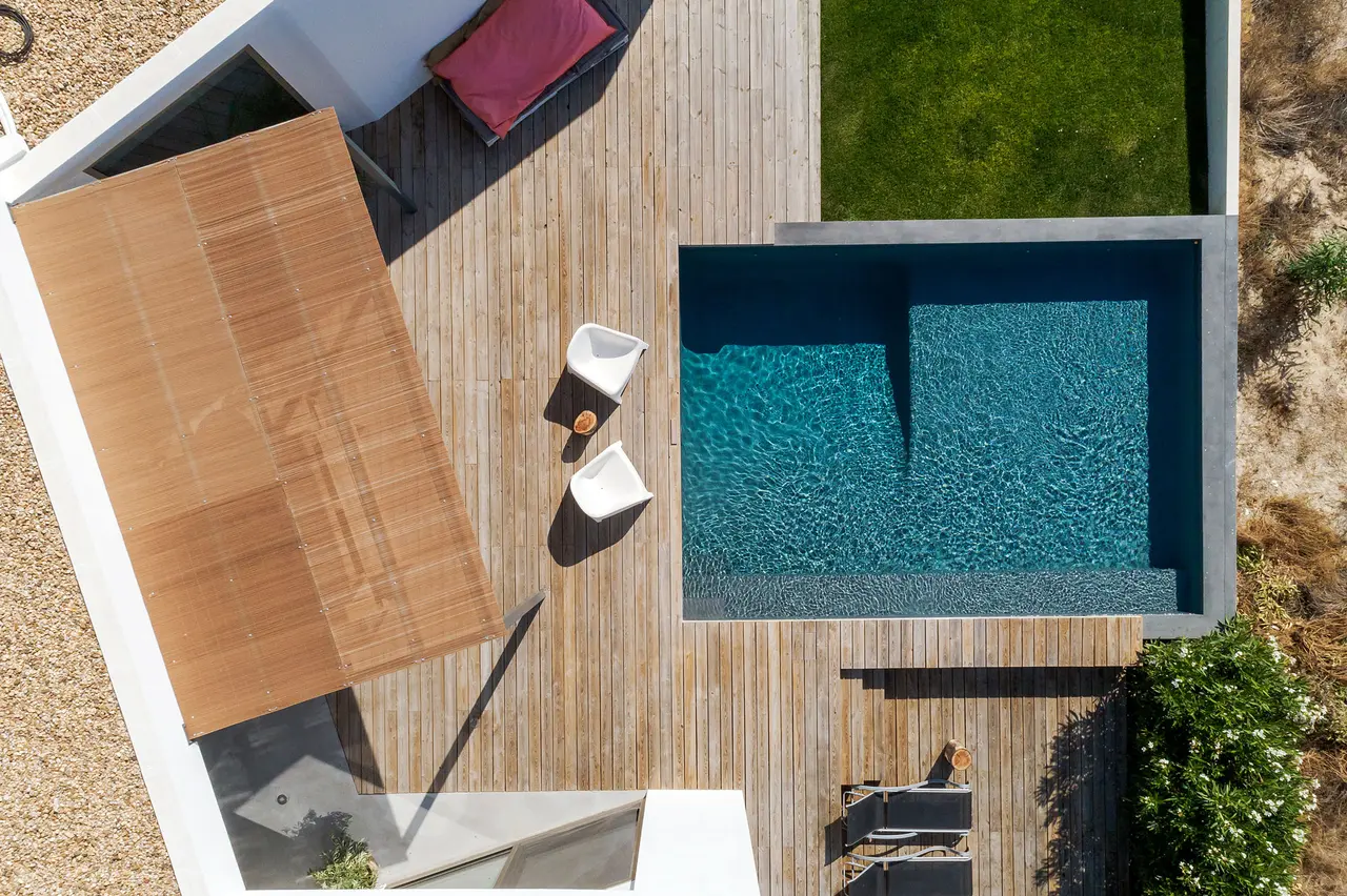 Terrasse und Pool von oben